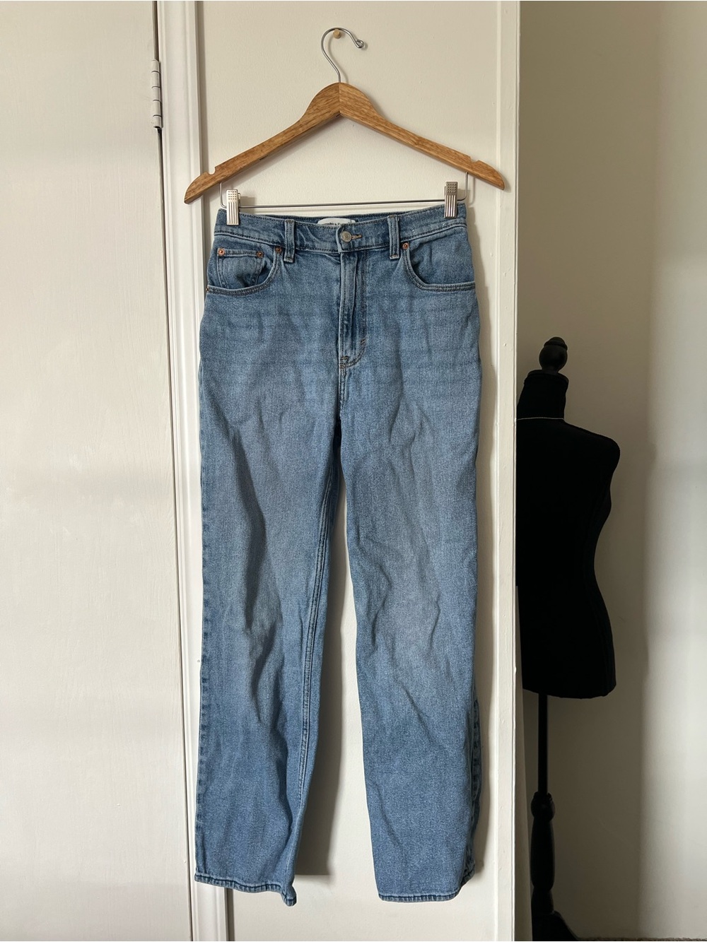 Abercrombie & Fitch 90s Straight Ultra High Rise Jeans 27/4R Light Wash - Picture 2 of 6